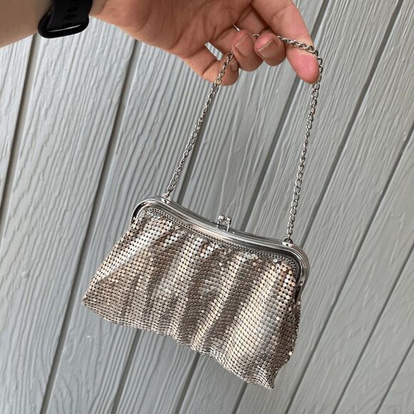 Vintage Whiting & Davis Silver Mesh Kisslock Bag – Made in USA – 7" x 3.75" - Picture 1 of 16